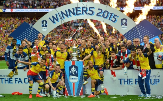 The Arsenal team pose with the trophy after winning the FA Cup final football match between Aston Villa and Arsenal at Wembley stadium in London on May 30, 2015. AFP PHOTO / GLYN KIRK NOT FOR MARKETING OR ADVERTISING USE / RESTRICTED TO EDITORIAL USEGLYN KIRK/AFP/Getty Images